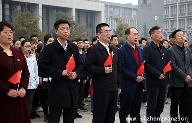 药大师生深情合唱《我和我的祖国》